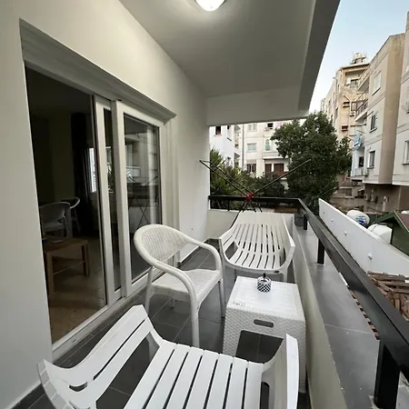 Apartment 1c Newly Renovated 2 Bedroom Flat *