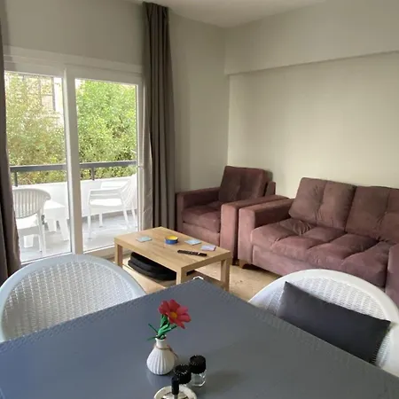 1c Newly Renovated 2 Bedroom Flat