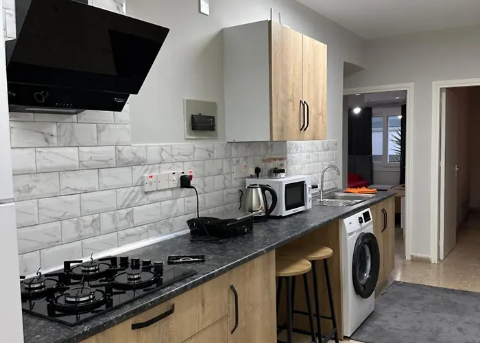 1c Newly Renovated 2 Bedroom Flat * Nikósie