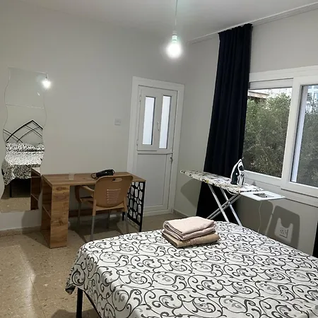 1c Newly Renovated 2 Bedroom Flat