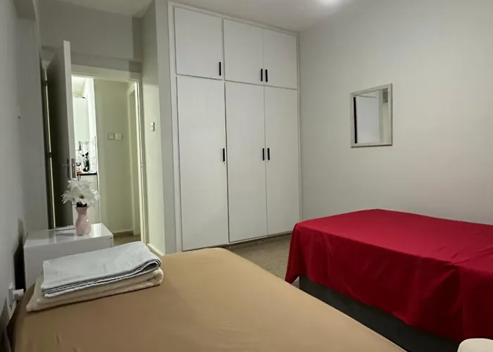 1c Newly Renovated 2 Bedroom Flat *